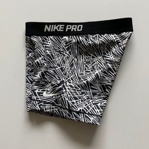 Black and white NIKE PRO spandex